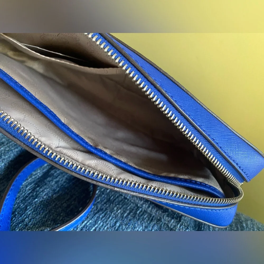 Michael Kors 💙 Vibrant Blue 💙 Jet Set Crossbody Bag - Picture 3 of 11